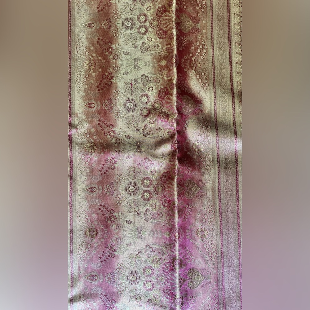 Stunning Pink/Peach and Gold Handwoven Kanjeevaram Silk and Pure Zari Saree - Picture 15 of 16